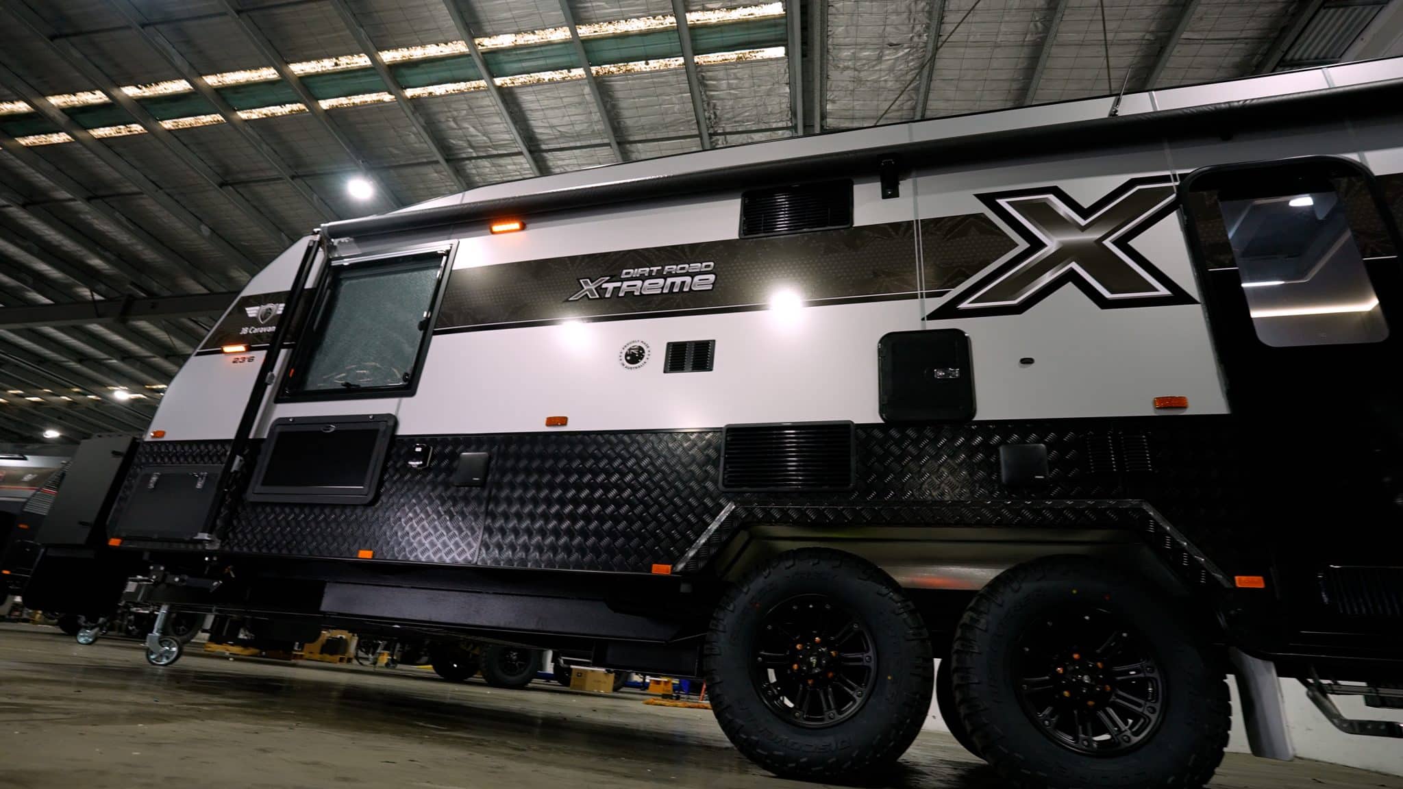 JB Dirt Road Xtreme 23ft 6in Rear Club Lounge Review - What's Up Downunder