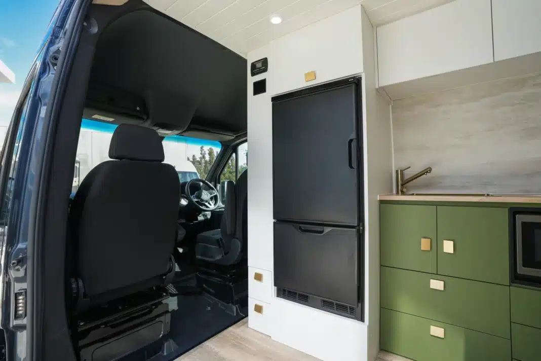 rv-slider-4-scaled-1