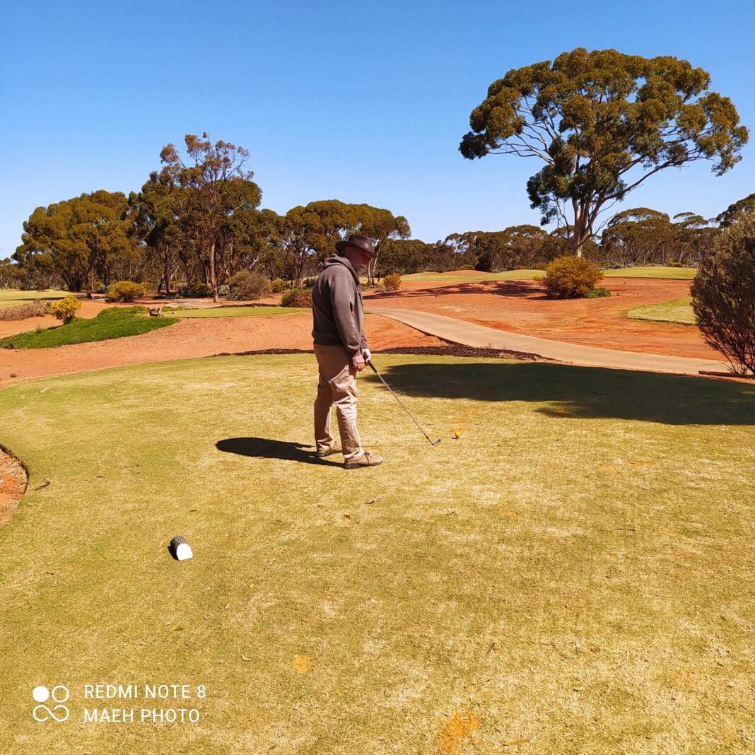 First hole at the kalgoorlie golf club
