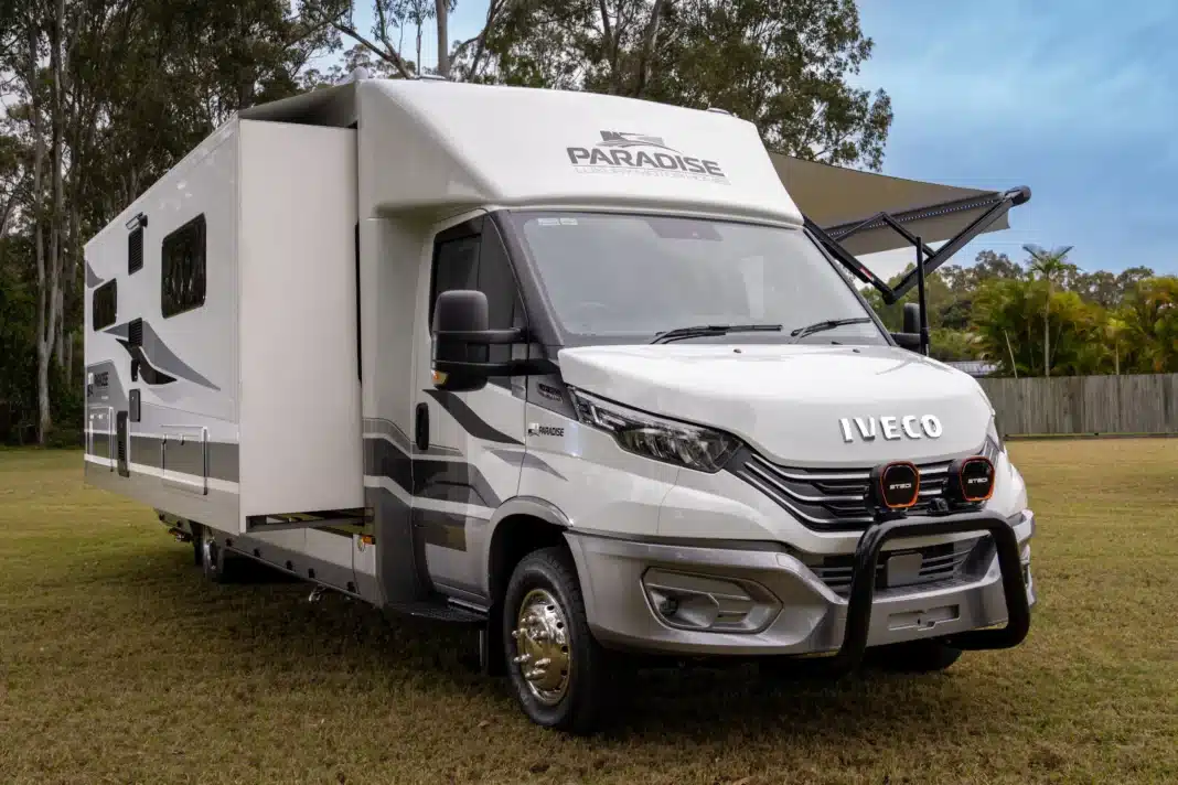 paradise-independence-platinum-front-slide-out Front view of the Paradise Independence Platinum motorhome with slide-out extended