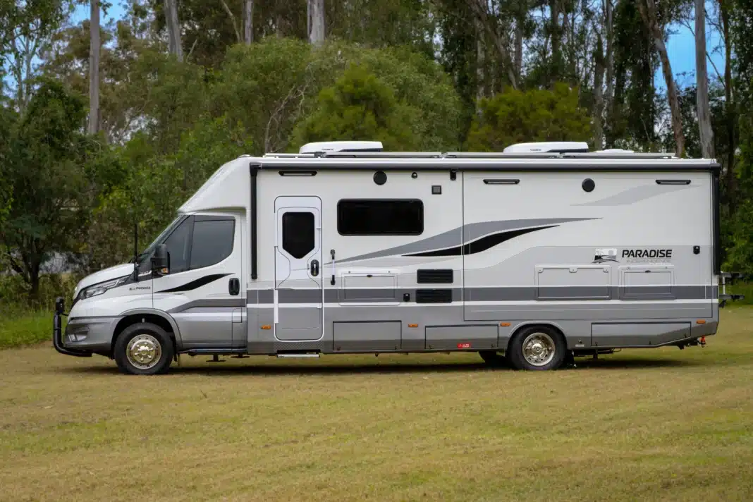 paradise-independence-platinum-side-profile Side profile of the Paradise Independence Platinum motorhome showing full length and exterior layout