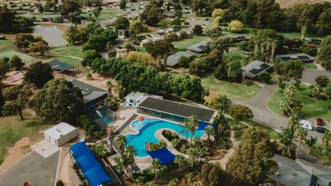 murray-bridge-tourist-park-aerial-overview Aerial view of Murray Bridge Tourist Park showing cabins, caravan sites and facilities