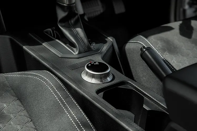 2026 Nissan Navara 4wd interior console SL/ST MODELS