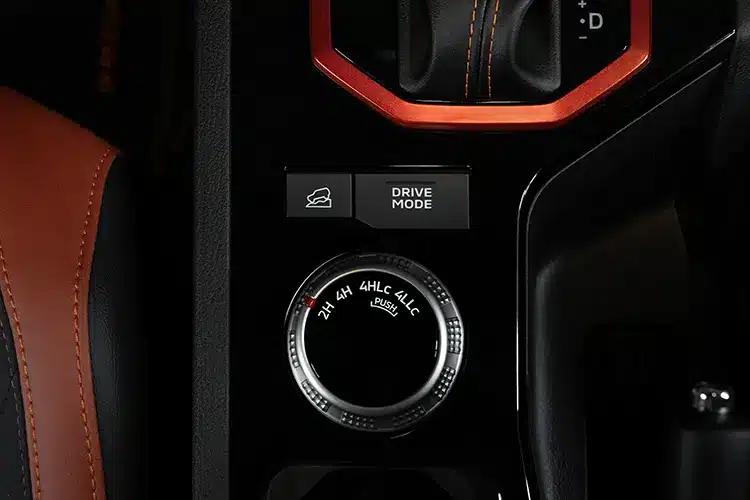 2026 Nissan Navara 4wd interior console ST-X, PRO 4X models