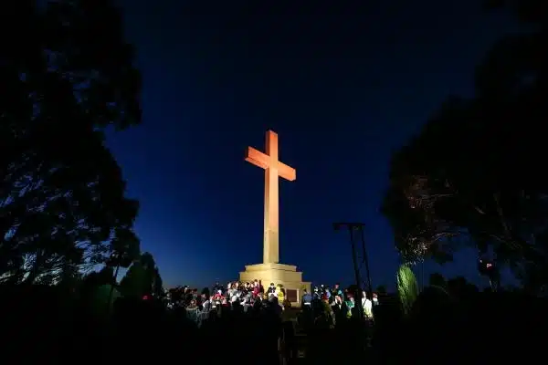 mt macedon victoria memorial cross dawn anzac service