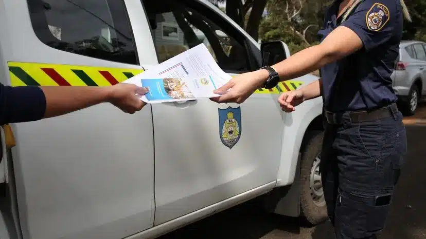 b6ba00daa96e44ac9ec69131b9ddef3ba3e14c1d-16x9-x0y293w5616h3159 ranger giving fine for free camping illegally