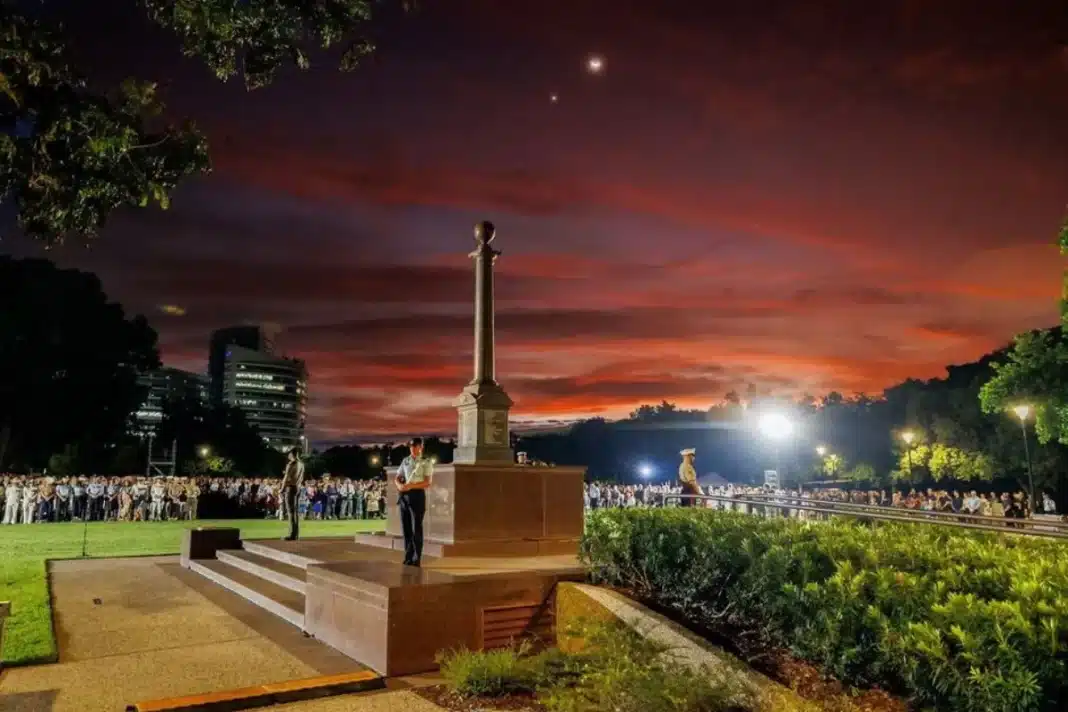 darwin_dawn_service darwin dawn service at cenotaph