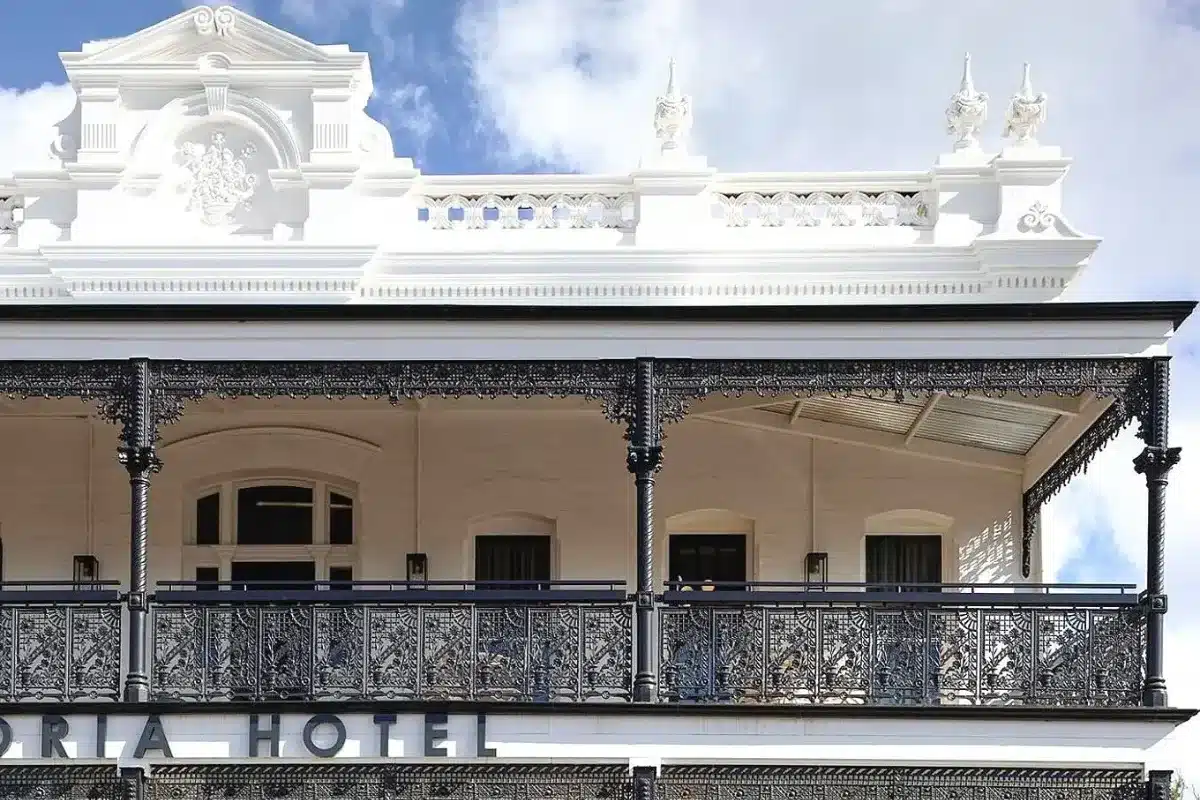 Best Pub Victoria - Restaurant Regional - the victoria hotel with white roof and black