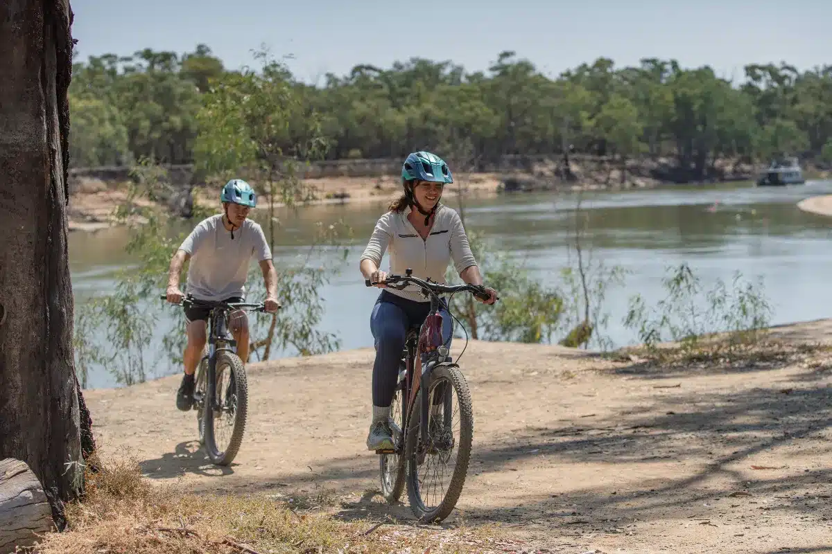 echuca bike ride by the river