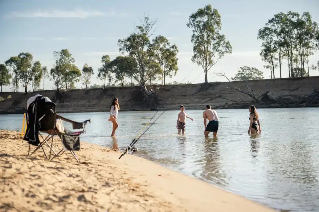 family_swimming_echuca