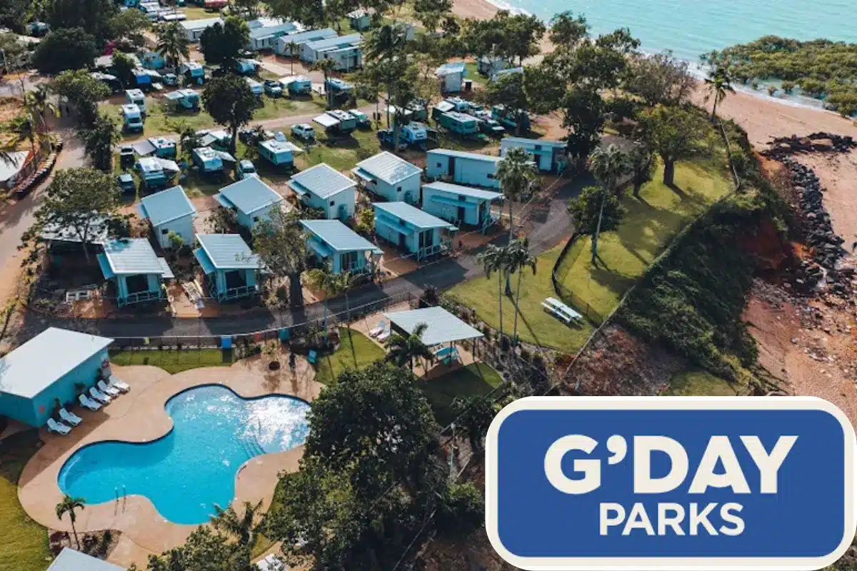 gday parks with pool and cabines by beach