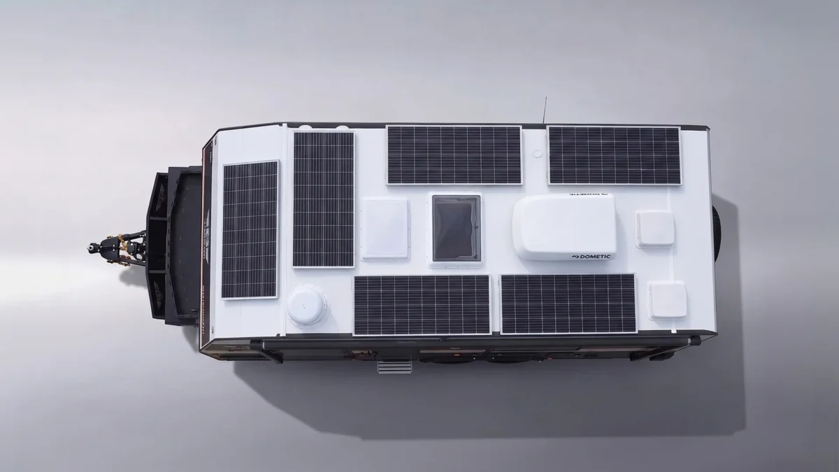 caravan roof with solar panels and dometic airconditioner