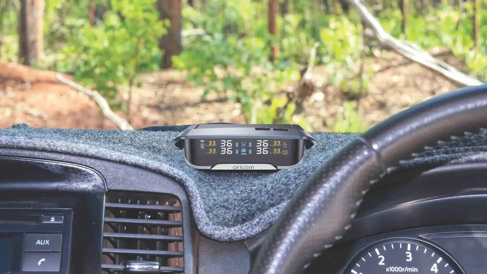 Oricom TPMS display mounted on 4WD dashboard showing live tyre pressure readings