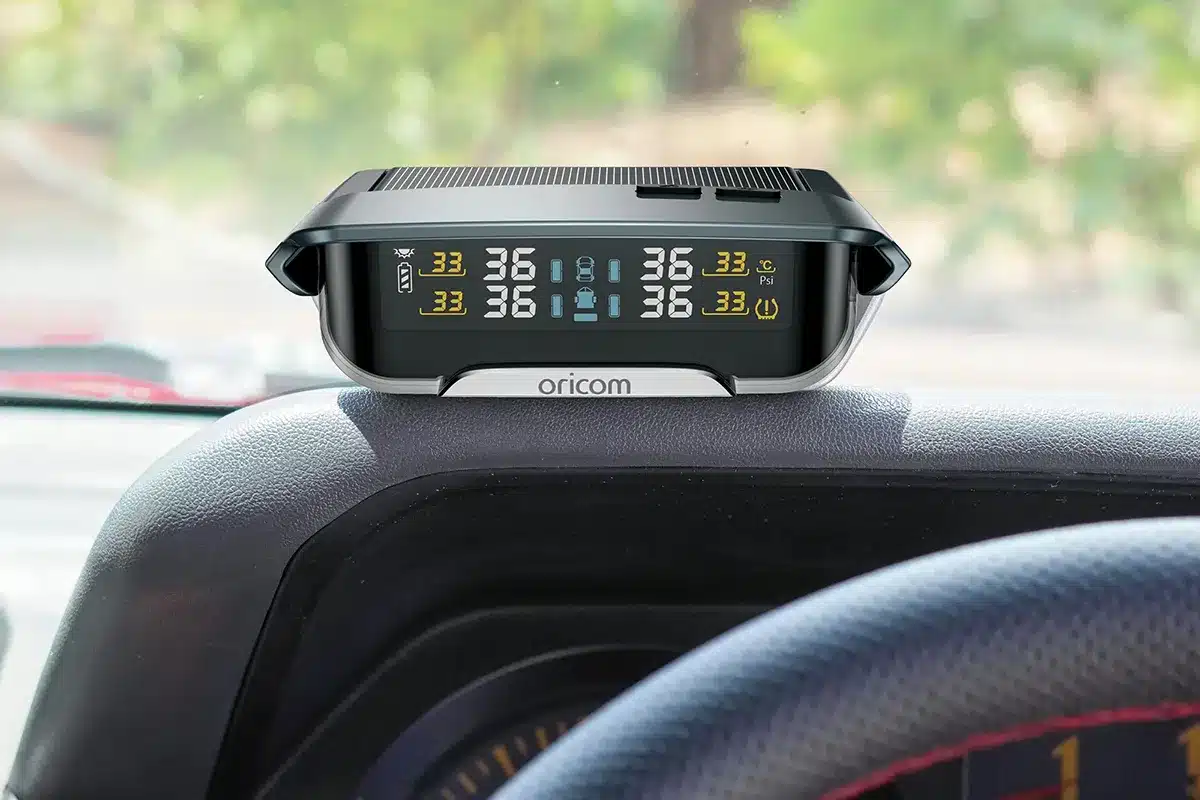Close-up of Oricom TPMS monitor showing tyre pressure and temperature readings